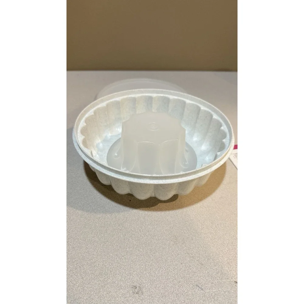 Vintage Tupperware 3 Piece Fluted Ring Jello Mold  Green Speckle 1.4L‎